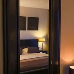 Boutique Chariot - Amsterdam Schiphol Airport Hotel Aalsmeer