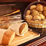 Boutique Chariot - Amsterdam Schiphol Airport Hotel 4*
