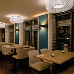 Boutique Chariot - Amsterdam Schiphol Airport Hotel 4*