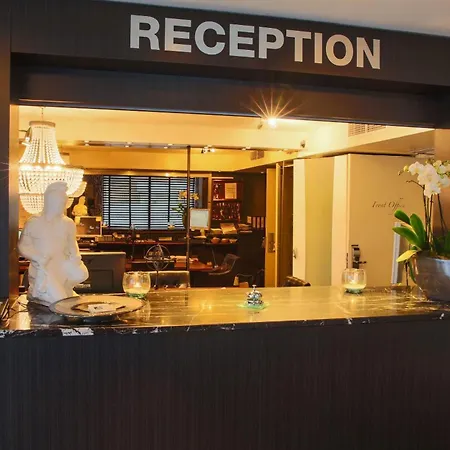 Boutique Chariot - Amsterdam Schiphol Airport Hotel 4*
