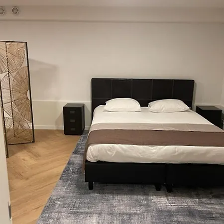 Boutique Chariot - Amsterdam Schiphol Airport 4*