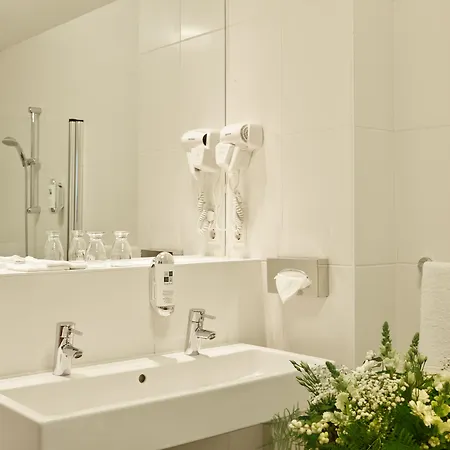 Boutique Chariot - Amsterdam Schiphol Airport 호텔 4*