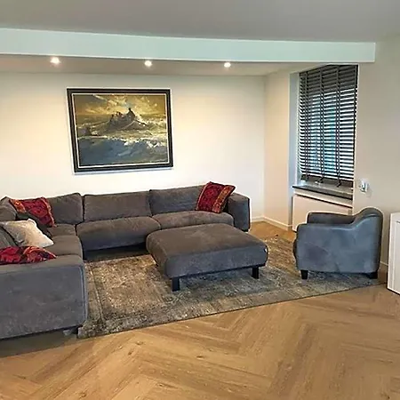 Boutique Chariot - Amsterdam Schiphol Airport מלון 4*