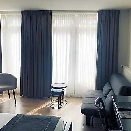Boutique Chariot - Amsterdam Schiphol Airport 4*