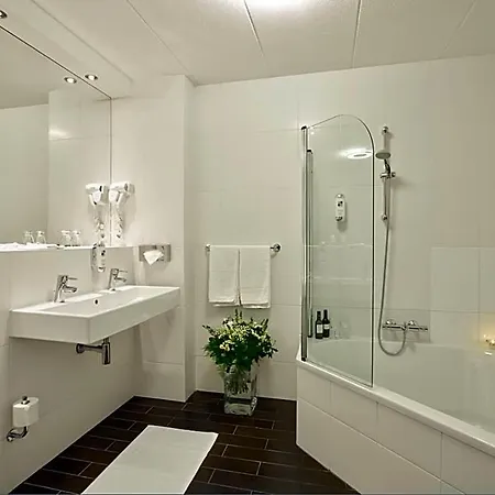 Boutique Chariot - Amsterdam Schiphol Airport 4* אלסמיר
