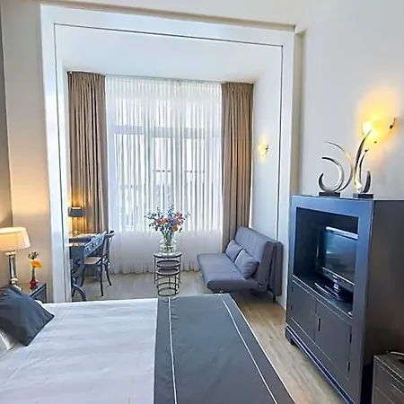 Boutique Chariot - Amsterdam Schiphol Airport Hotel 4*