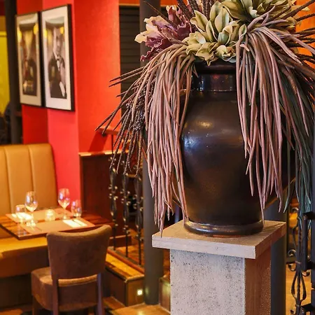 Boutique Chariot - Amsterdam Schiphol Airport 4*