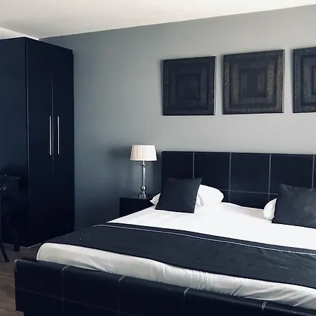 מלון Boutique Chariot - Amsterdam Schiphol Airport 4*