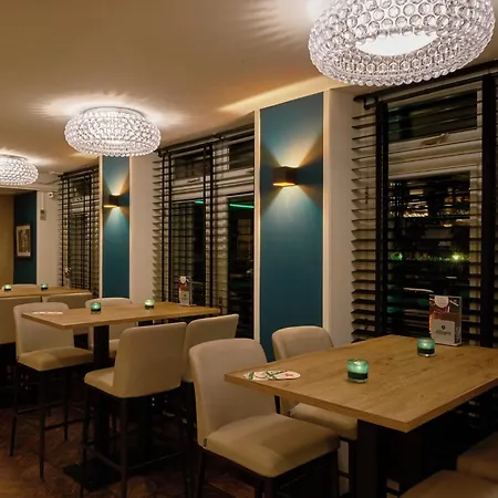 Boutique Chariot - Amsterdam Schiphol Airport מלון 4*