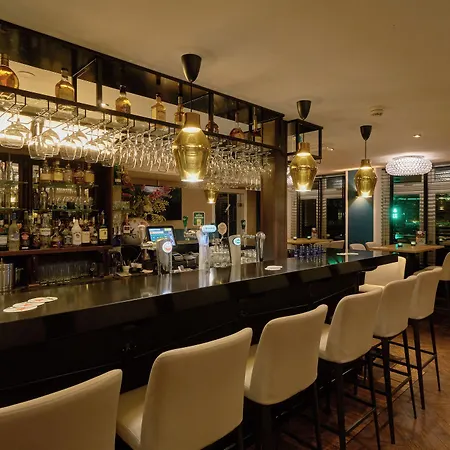 Boutique Chariot - Amsterdam Schiphol Airport 4*