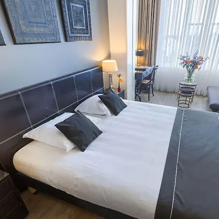 Boutique Chariot - Amsterdam Schiphol Airport 4* אלסמיר
