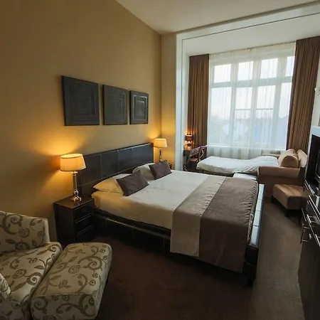 Chariot Hotel