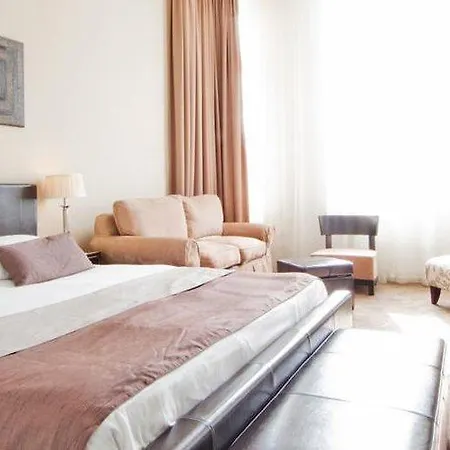 Chariot Hotel