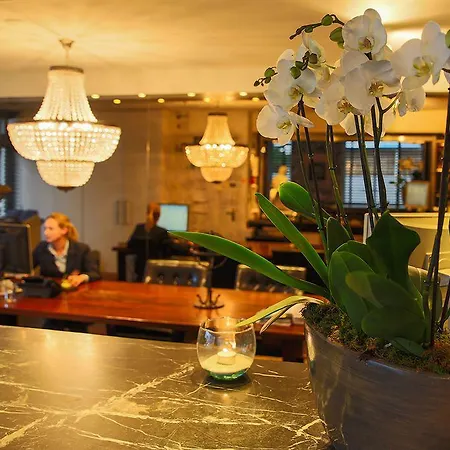 Chariot Hotel