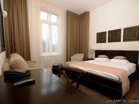 Hotel Chariot