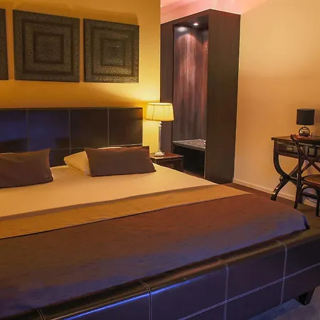 Chariot Hotel