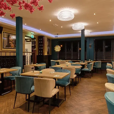 Chariot Hotel 4*